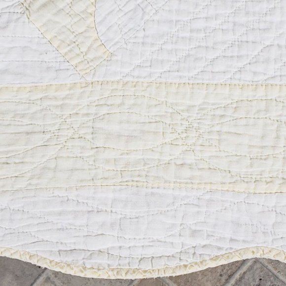 SOLD Vtg Hand Stitched Quilt Drunkard's Path 89 x 74 - Picture 6 of 14